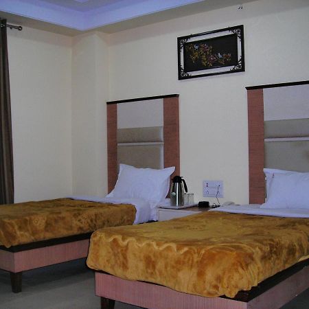 Hotel Dolphin Rāipur Екстериор снимка