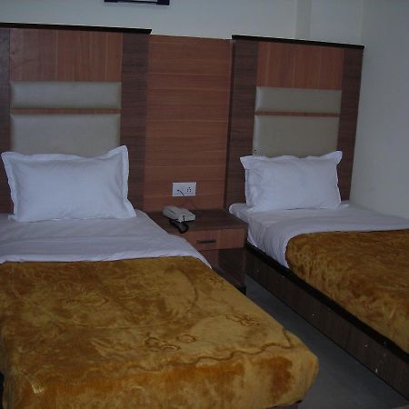 Hotel Dolphin Rāipur Екстериор снимка